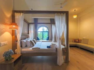 Saanjh – The Golden Hour, Captured in a Room