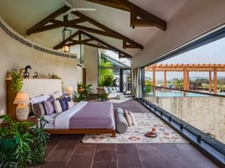 Master suite (On additional charges)