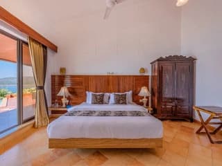 Bedroom 1 - Lakeside 