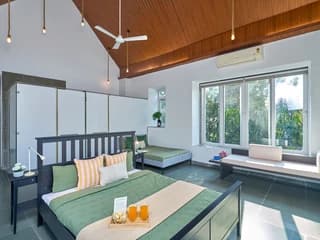 Bedroom 5 (Indigo House)