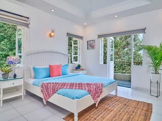 Bedroom 13 (Ivory Chest)