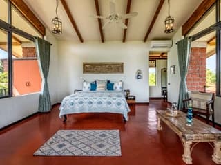 Aves Falcon - Cottage 1