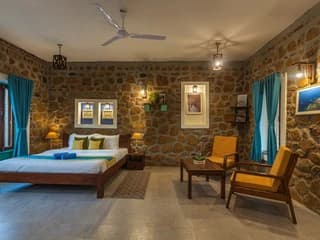 Bedroom 1 (Bouganvillea)