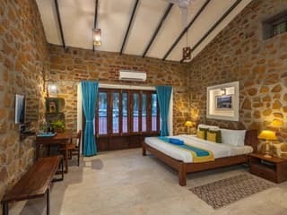 Bedroom 2 (Bouganvillea)